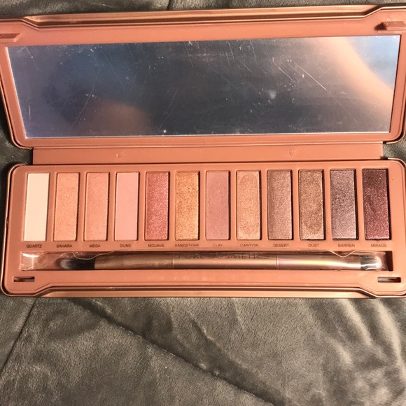 Pure Cosmetics Buff Collection - Picture 2 of 4